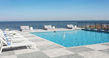 Delta Hotels by Marriott Virginia Beach Waterfront Suites