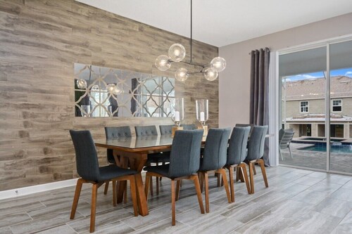 Jewel on Budget Accommodate 20 People