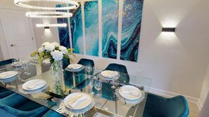 Exclusive House, Multiple Bedrooms, Private Pool (7 Bedrooms, 5 Bathrooms) | In-room dining
