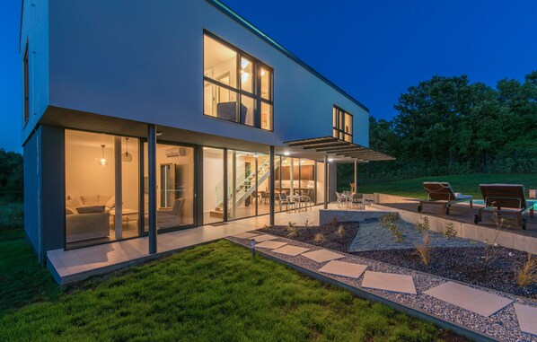 Terrace/patio - Villa Caeli, relax and enjoy the beautiful inland Istria. (Draguzeti)