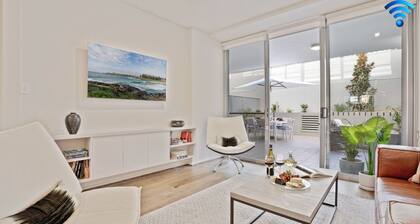 Riptide on Surf Beach - Sonne, Surfen und Style