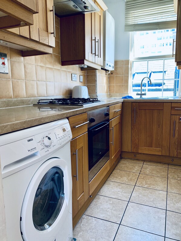 Fridge, microwave, oven, cookware/dishes/utensils