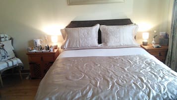 1 bedroom, individually decorated, individually furnished, desk