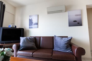 Living area - Andreas City Pool Apartment (Larnaka)
