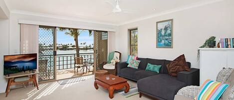 Una televisión, Netflix, servicios de streaming