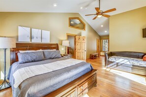 4 soverom, strykejern/-brett, wi-fi (inkludert) og sengetøy