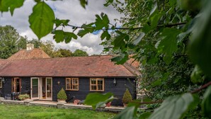 Exterior - Modern Rustic 2 Bed Converted Stable - High up the Kent Downs (Ashford)