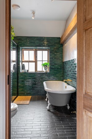 Bathtub