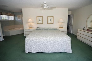 4 bedrooms, iron/ironing board, free WiFi, bed sheets - Beach Equipment - Linens - Keurig - GIANT Community Pool! (Duck)