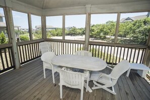 Outdoor dining - Beach Equipment - Linens - Keurig - GIANT Community Pool! (Duck)