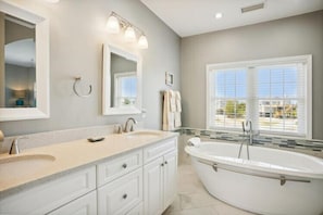 Bathtub, towels