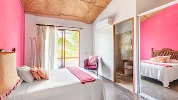 Kamar Standar | Didekorasi berbeda-beda dan dilengkapi dengan perabotan berbeda-beda