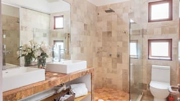 Superior Room | Bathroom