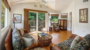 TV, books - Villas of Kamalii 13 By Parrish Kauai -AC & great for famlies! (Princeville)