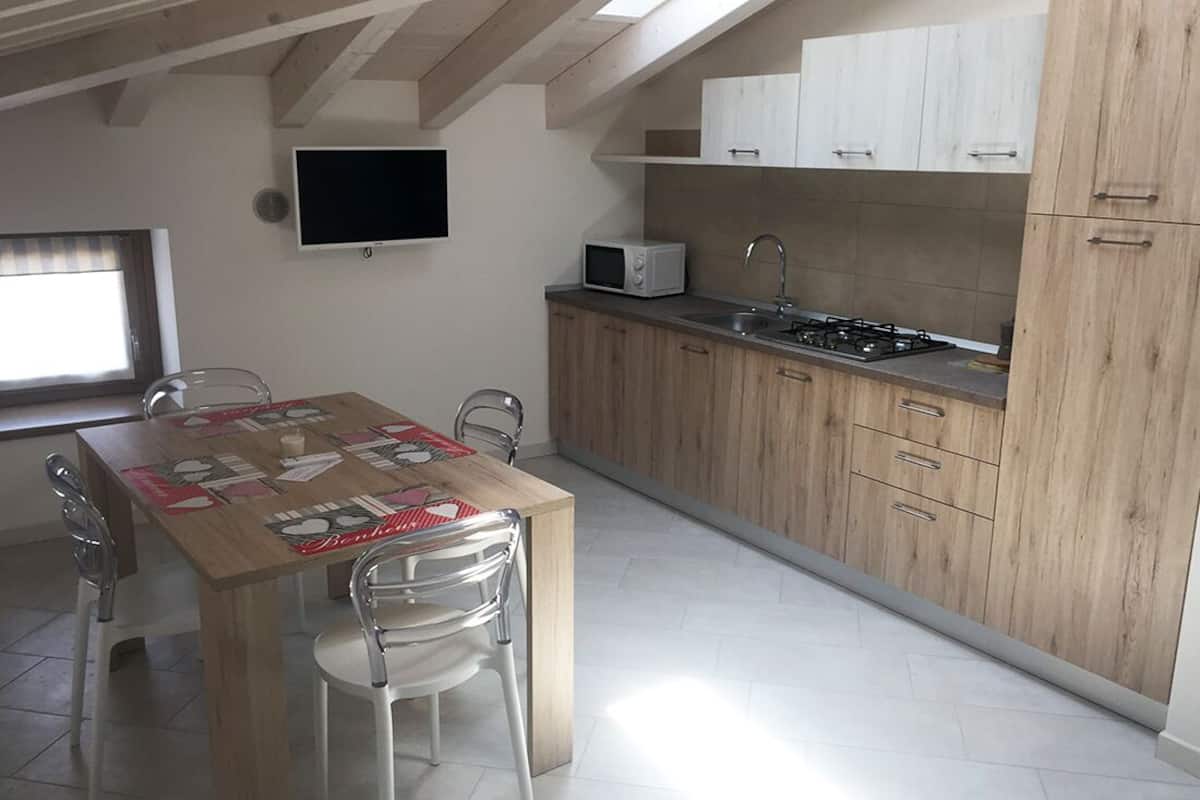 Romantic Apartment, 1 Bedroom | Private kitchen | Fridge, microwave, stovetop, electric kettle