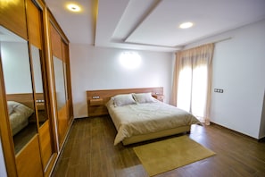 Deluxe Triple Room | Blackout drapes, iron/ironing board, free WiFi, bed sheets - Le Pavillon D'or (Ouled Tayeb)