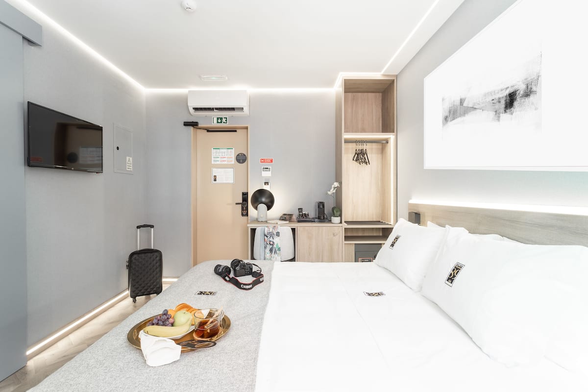 Suite (103)
