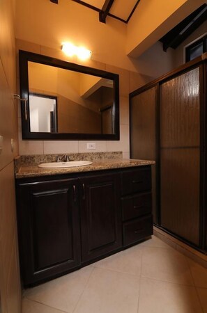 Deluxe House, Multiple Bedrooms, Private Pool | Bathroom