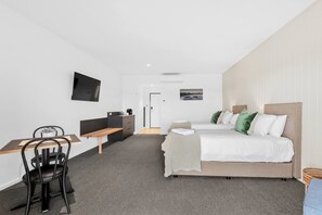 Literie de qualité supérieure, surmatelas, minibar