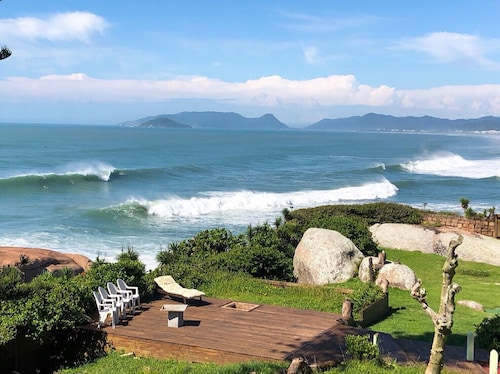 Päärakennus Joaquinan rannalla meren rannalla