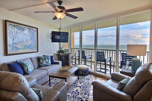 Una televisión de pantalla plana