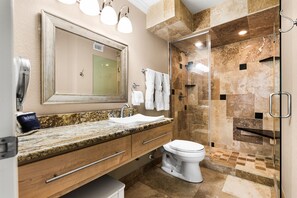 Combined shower/bathtub, hair dryer, towels - Sea Gull #407: Beachfront 2 Bedroom 2 Bathroom With Spectacular Views and 24 Hour Management (Port Aransas)