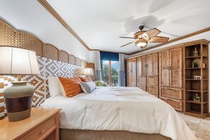 2 bedrooms, desk, WiFi, bed sheets - Sea Gull #304: Beachfront 2 Bedroom 2 Bathroom With Spectacular Views and 24 Hour Management (Port Aransas)