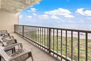 Property grounds - Sea Gull #509L: Beachfront 1 Bedroom 1 Bathroom With Spectacular Views and 24 Hour Management (Port Aransas)