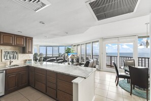 Interior - Sea Gull #509L: Beachfront 1 Bedroom 1 Bathroom With Spectacular Views and 24 Hour Management (Port Aransas)