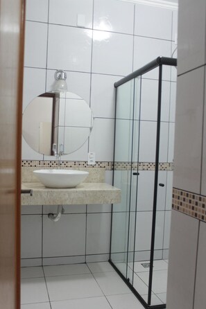 Shower, designer toiletries, hair dryer, towels - Hotel Del Principe (Maraba)