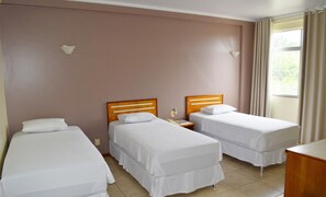 Minibar, desk, blackout drapes, iron/ironing board - Hotel Del Principe (Maraba)
