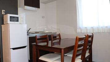 Basic Quadruple Room | In-room dining