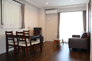 Family Apartment, 2 Bedrooms, Non Smoking | Living area | Flat-screen TV, books, video library