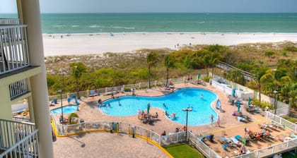 Family Vacay-Beach Days, Pool Time, Hot Tub, Spectacular Views. Beachfront Pools and Bar, Cafe, Gym