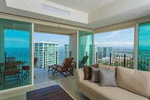 Smart TV, table tennis