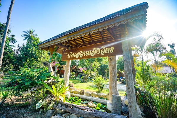 Front of property - Talaungjit Resort & Garden (Lan Saka)
