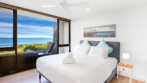 3 habitaciones, tabla de planchar con plancha y cuna de viaje