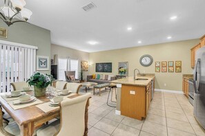 Interior - 4 Bedrooms / 3 Bathrooms / Storey Lake (4827 CT) (Kissimmee)