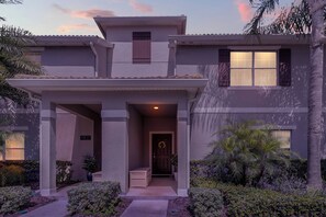 Exterior - 4 Bedrooms / 3 Bathrooms / Storey Lake (4827 CT) (Kissimmee)