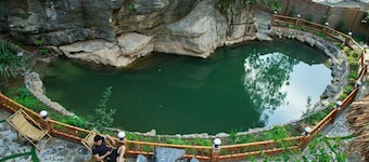 Trang An Mountain House - Bungalow Deluxe with garden view - Ninh Binh