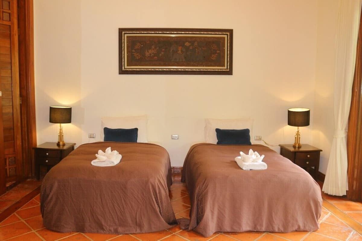 Habitación Deluxe con 2 camas individuales | Wifi gratis y ropa de cama
