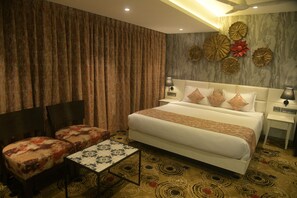 In-room safe, individually decorated, individually furnished, desk