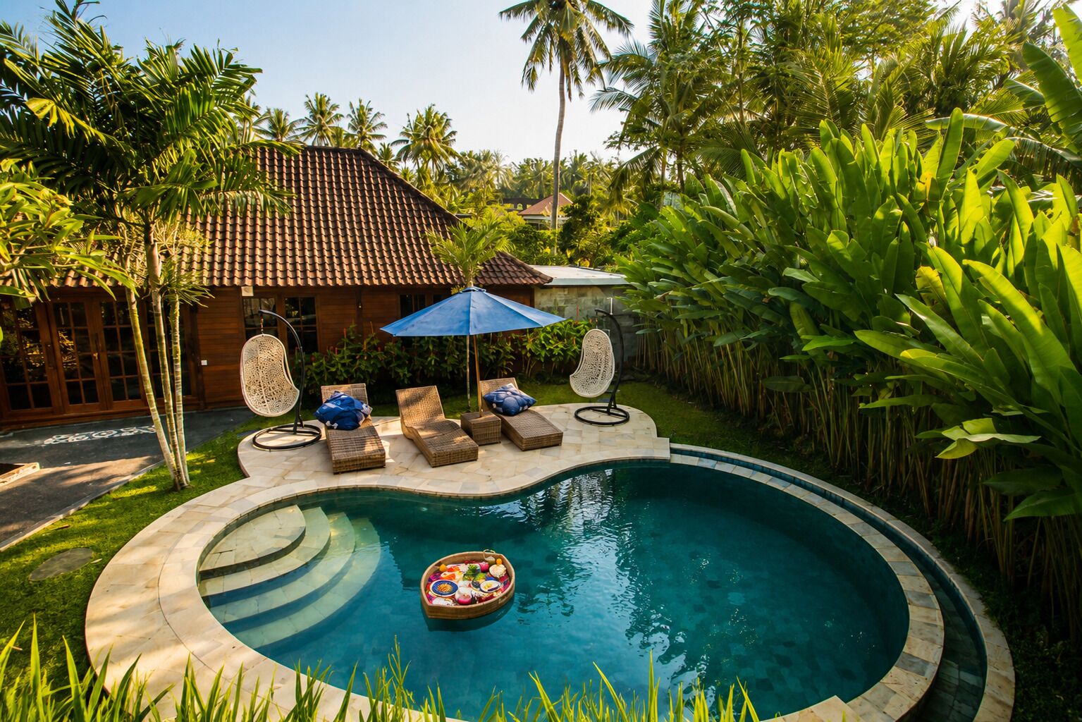 Outdoor pool, pool loungers