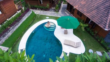 Outdoor pool, pool loungers