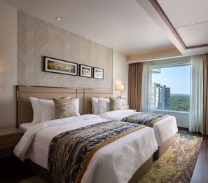 Kamar Twin Deluks | Seprai premium, selimut bulu angsa, bantalan ekstra lembut, dan minibar