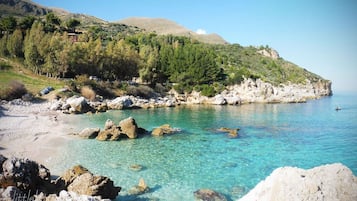 Beach nearby, sun loungers, beach towels