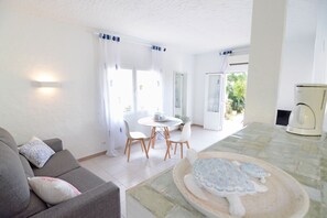 Estúdio, sacada | Sala de estar | TV LED 26 polegadas com canais via satélite, TV