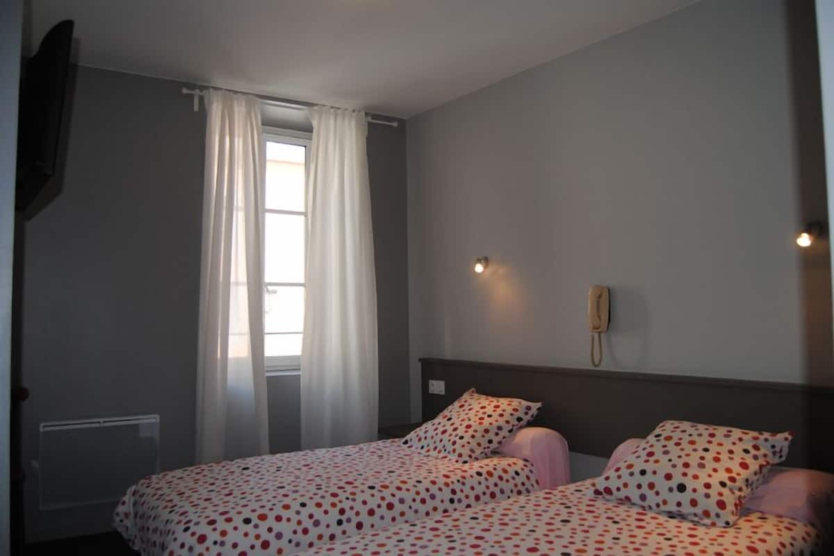 1 chambre, décoration personnalisée, ameublement personnalisé