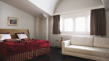 Deluxe Room | 1 bedroom, premium bedding, minibar, individually decorated