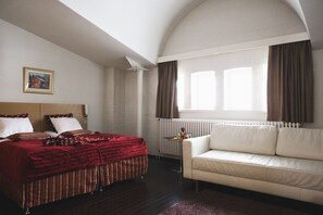 Deluxe Room | Premium bedding, minibar, individually decorated, individually furnished - Hotel Epoque (Jakobstad)